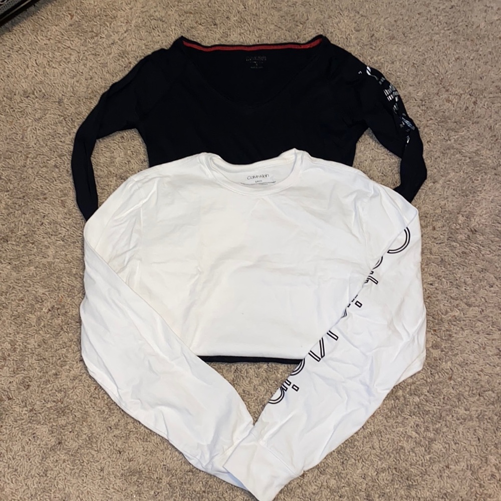 BUNDLE OF CALVIN KLEIN SIZE SMAL BLACK & WHITE LONG SLEEVE SHIRTS